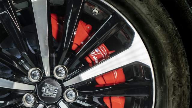 皇冠信用盘在线开户_还是皇冠吗皇冠信用盘在线开户?丰田陆放升级Alcon-Belfe RC6街道刹车