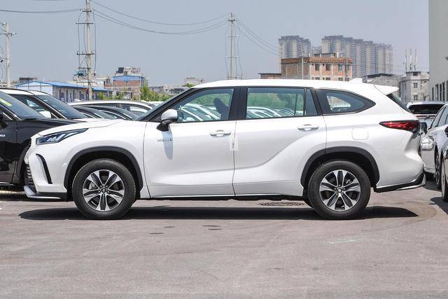 如何申请皇冠信用盘_27.78万元起售如何申请皇冠信用盘,动力调整,2023款丰田皇冠陆放上市!