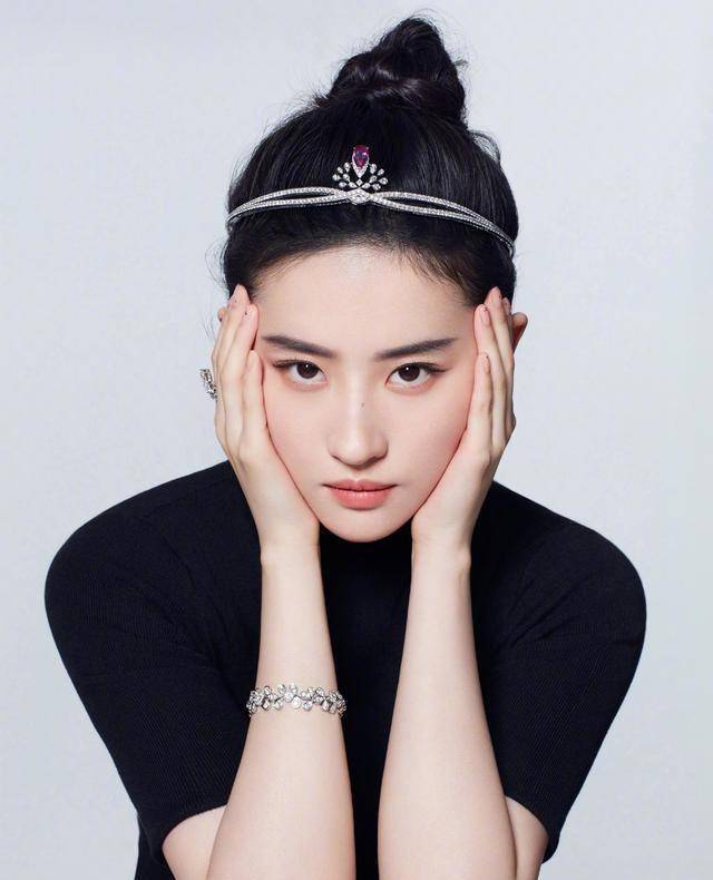 皇冠信用盘怎么弄_刘亦菲自带高贵气质!头顶1814000钻石发箍皇冠信用盘怎么弄,真是内娱颜值天花板