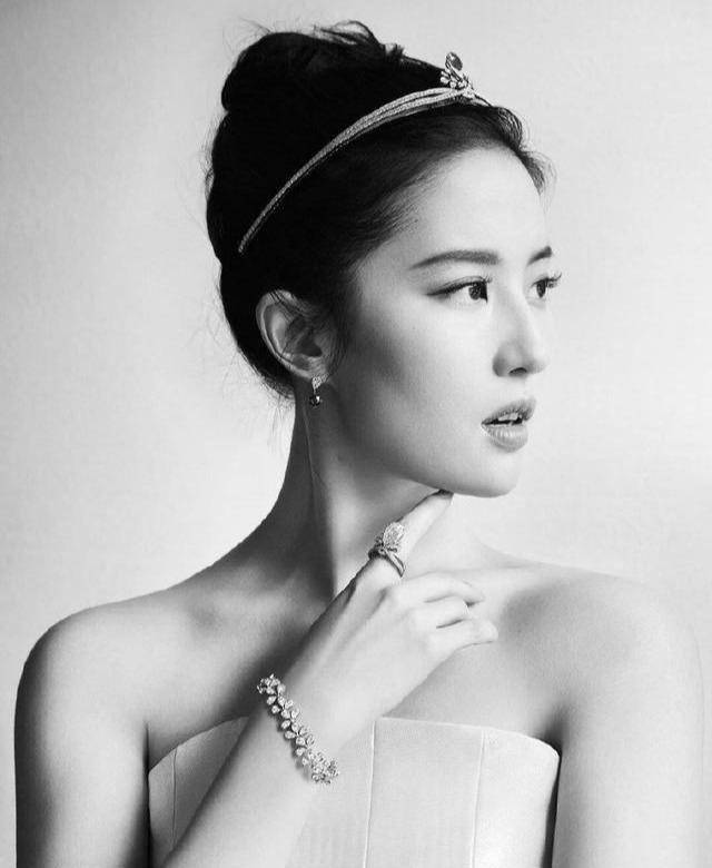 皇冠信用盘怎么弄_刘亦菲自带高贵气质!头顶1814000钻石发箍皇冠信用盘怎么弄,真是内娱颜值天花板