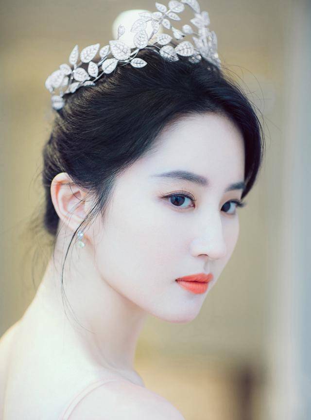 皇冠信用盘怎么弄_刘亦菲自带高贵气质!头顶1814000钻石发箍皇冠信用盘怎么弄,真是内娱颜值天花板