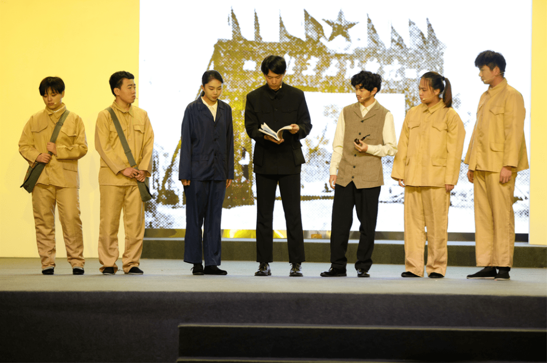 皇冠登一登二登三区别_他们三登舞台皇冠登一登二登三区别,获得8.6万点赞!