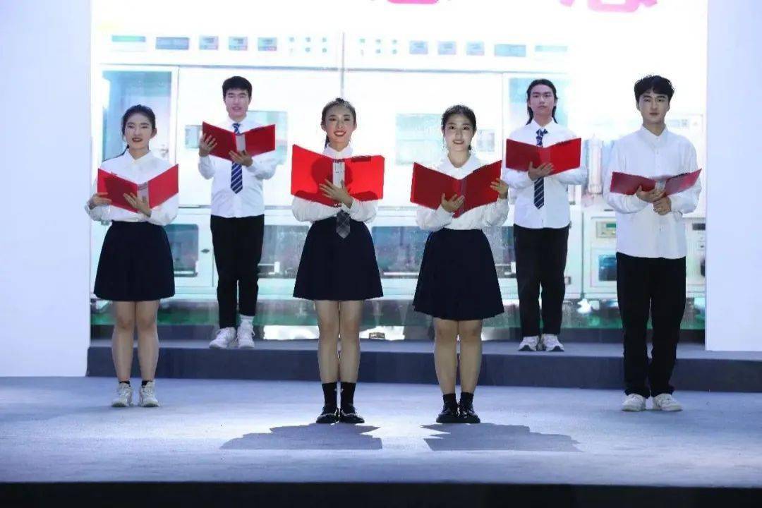 皇冠登一登二登三区别_他们三登舞台皇冠登一登二登三区别,获得8.6万点赞!