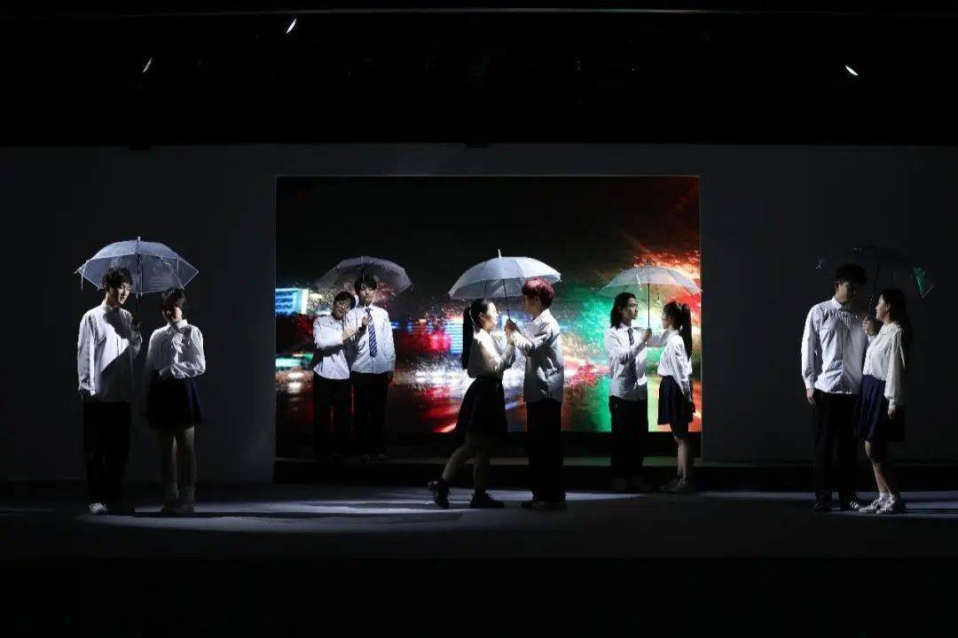 皇冠登一登二登三区别_他们三登舞台皇冠登一登二登三区别,获得8.6万点赞!