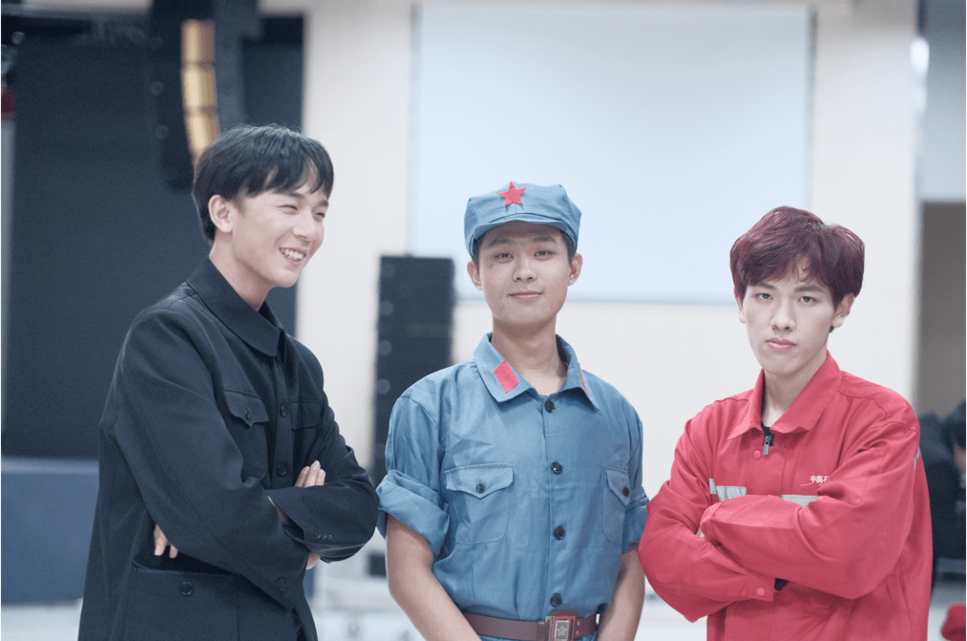 皇冠登一登二登三区别_他们三登舞台皇冠登一登二登三区别,获得8.6万点赞!