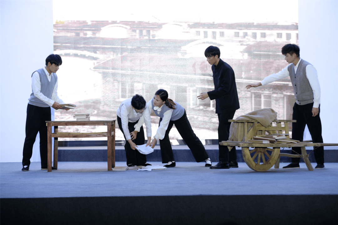 皇冠登一登二登三区别_他们三登舞台皇冠登一登二登三区别,获得8.6万点赞!