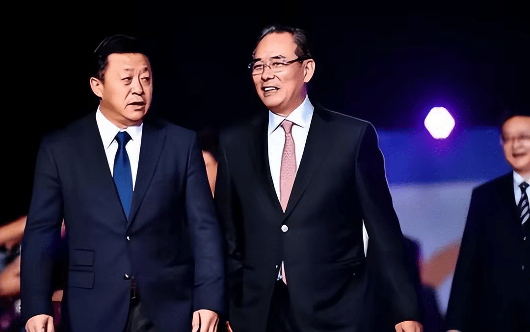 世界杯足球平台代理_蔡振华危险!第3名心腹被抓世界杯足球平台代理,反腐第10位高官落马,夫妻一起被抓