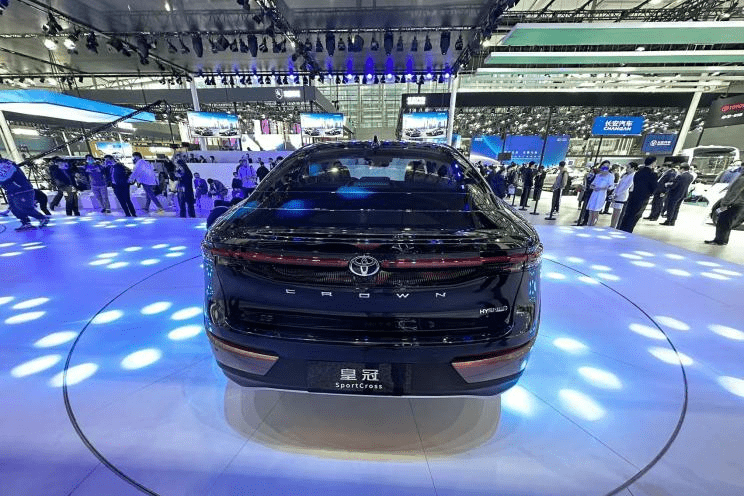 皇冠信用盘最新地址_2022广州车展:全新丰田皇冠开启预售