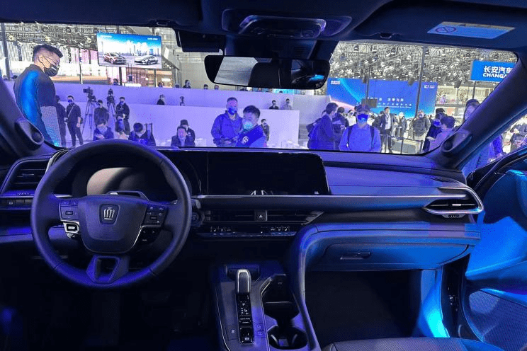 皇冠信用盘最新地址_2022广州车展:全新丰田皇冠开启预售