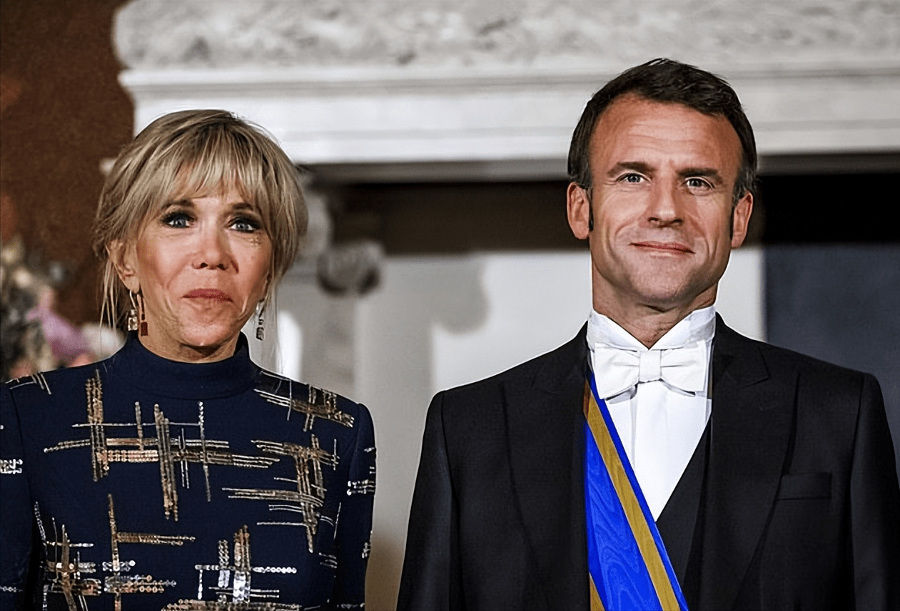 皇冠球盘怎么做代理_马克龙带老婆访荷兰!布丽吉特穿镶金蓝裙闪耀国宴皇冠球盘怎么做代理,完胜荷兰王后