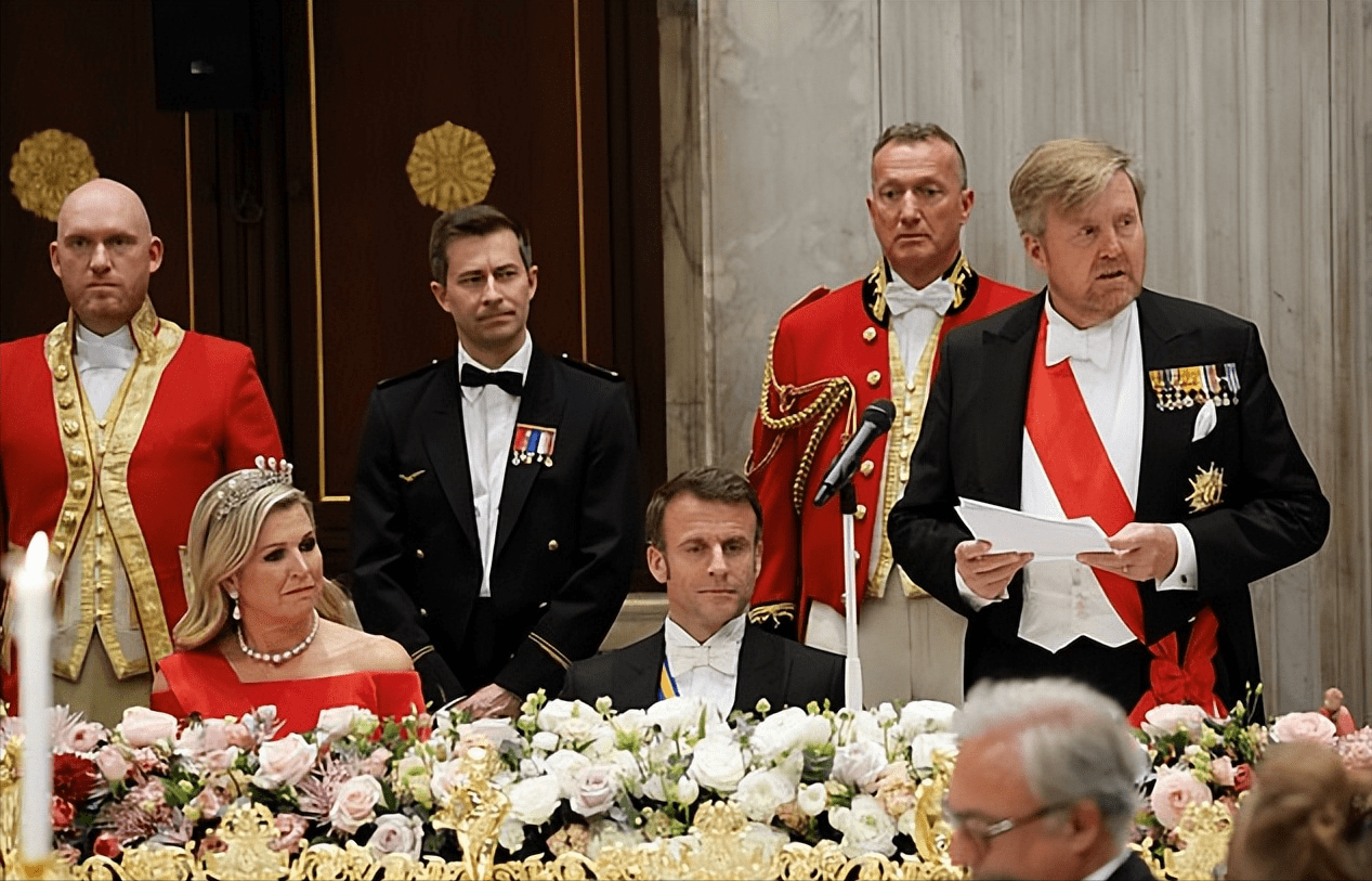 皇冠球盘怎么做代理_马克龙带老婆访荷兰!布丽吉特穿镶金蓝裙闪耀国宴皇冠球盘怎么做代理,完胜荷兰王后