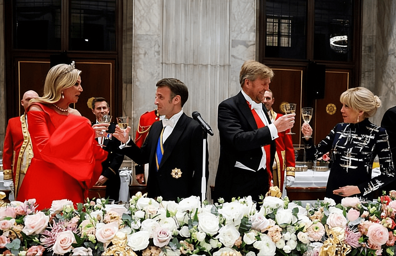 皇冠球盘怎么做代理_马克龙带老婆访荷兰!布丽吉特穿镶金蓝裙闪耀国宴皇冠球盘怎么做代理,完胜荷兰王后