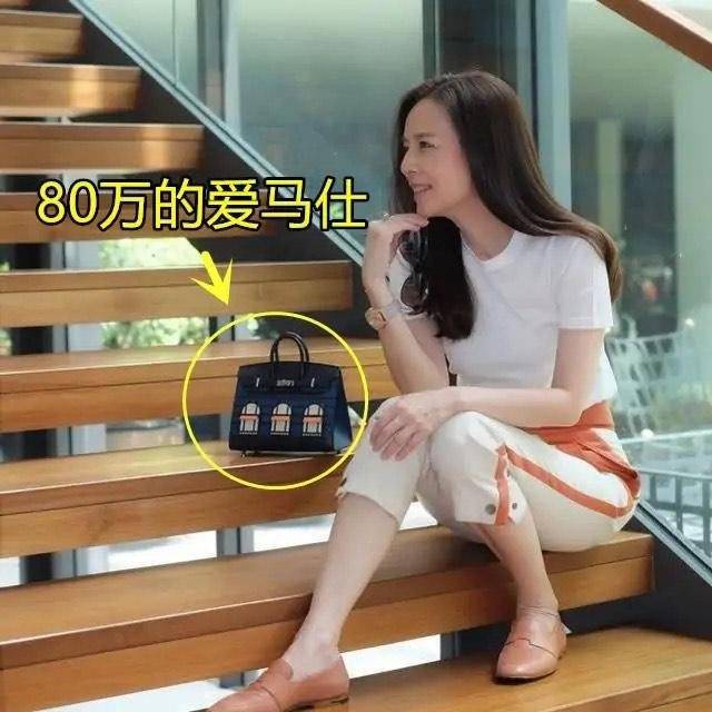 皇冠足球平台代理_苏缇达用千元包皇冠足球平台代理,华裔美人背35万爱马仕,王后对比对手显寒酸!