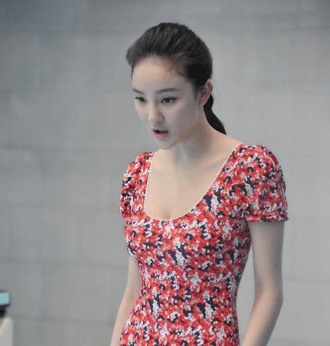 皇冠信用盘登2登3_连登3年舞台皇冠信用盘登2登3,却被女子加入,遭家暴2次堕胎,今离去未遂坚强生活