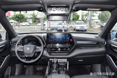 皇冠信用盘哪里申请_符合年轻中产家庭的需要皇冠信用盘哪里申请,一汽丰田皇冠陆放更讨喜