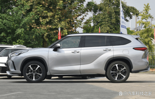 皇冠信用盘哪里申请_符合年轻中产家庭的需要皇冠信用盘哪里申请,一汽丰田皇冠陆放更讨喜