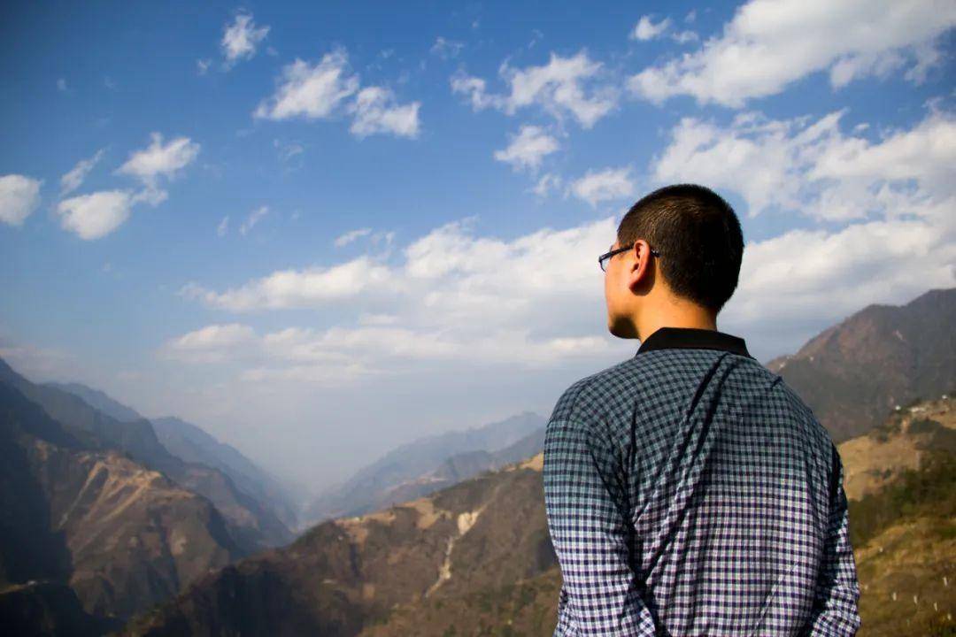 皇冠登3新2管理_太险了!怒江的村庄皇冠登3新2管理,挂在高黎贡山和碧罗雪山上,薄得就像纸片片