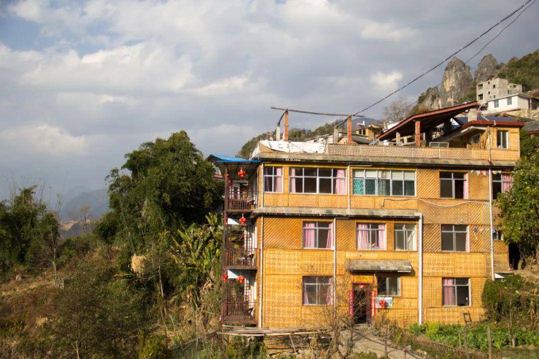 皇冠登3新2管理_太险了!怒江的村庄皇冠登3新2管理,挂在高黎贡山和碧罗雪山上,薄得就像纸片片