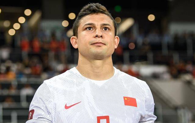 世界杯皇冠足球平台_国足归化前锋归来!再次征战中超世界杯皇冠足球平台,回归国足还有希望吗?