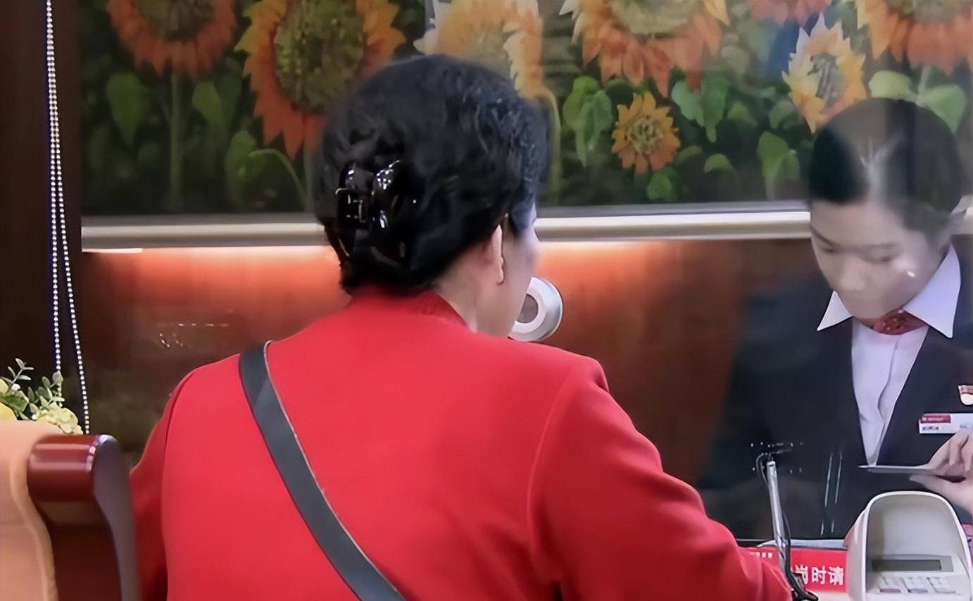 怎么开通皇冠信用盘盘口_河南老人15年在银行存120万怎么开通皇冠信用盘盘口,儿子结婚取钱,银行:你还倒欠13万