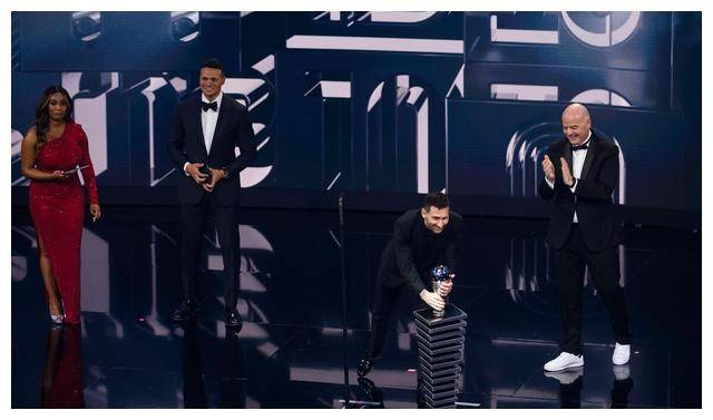 世界杯皇冠足球平台_梅西第7次荣膺世界足球先生世界杯皇冠足球平台,还有人也不错,文内言辞别介意