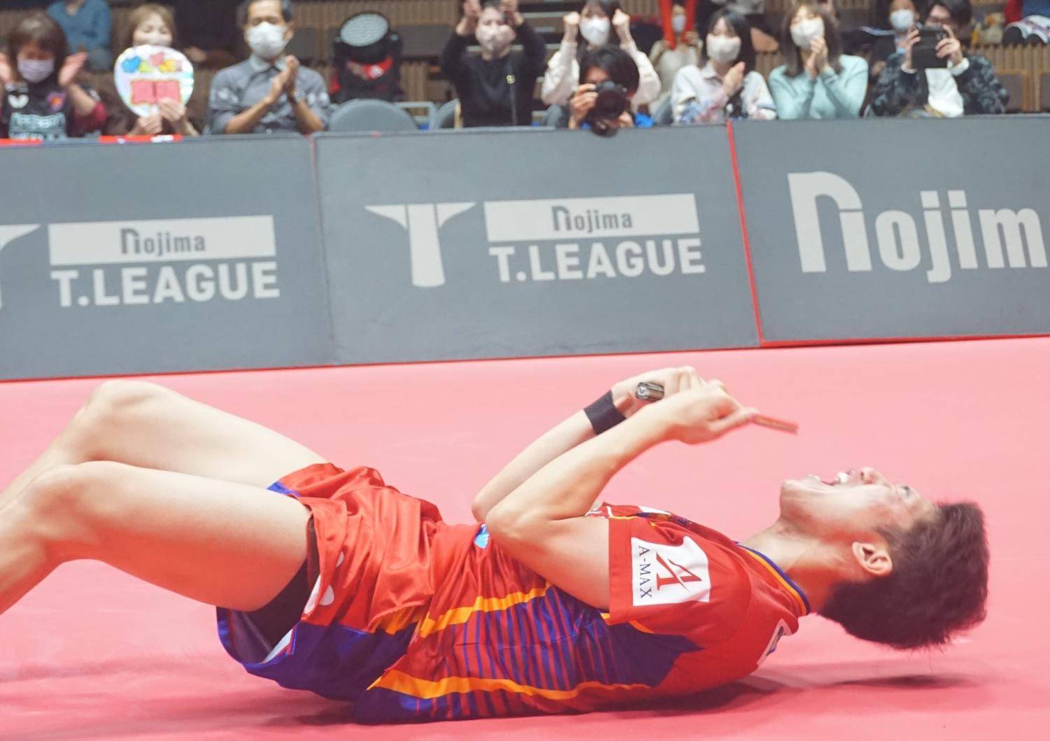 皇冠信用盘登1_一局定胜负!张本智和击败雨果皇冠信用盘登1,为球队拿下冠军 吉村真晴立大功