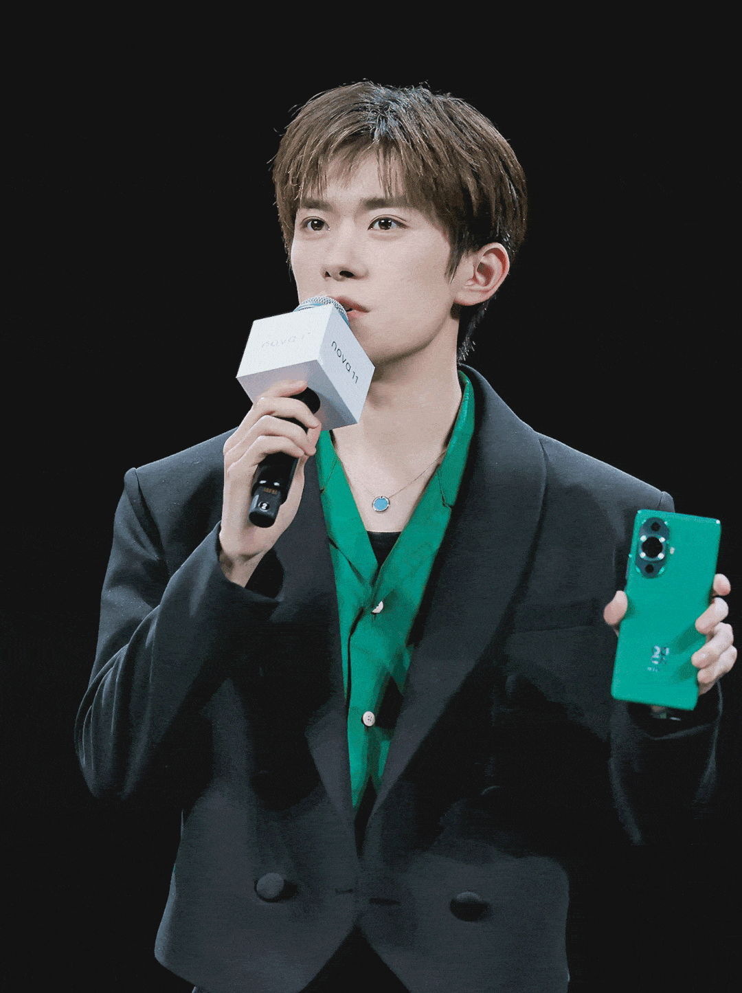 皇冠信用网正版开户_易烊千玺和nova皇冠信用网正版开户,一个关于成长的故事