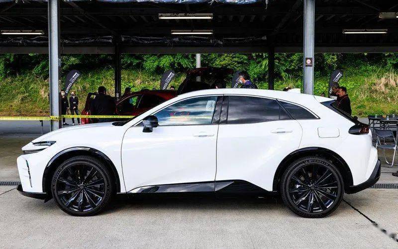 皇冠信用盘平台代理_造型媲美法拉利皇冠信用盘平台代理,2.5L自吸配电机!