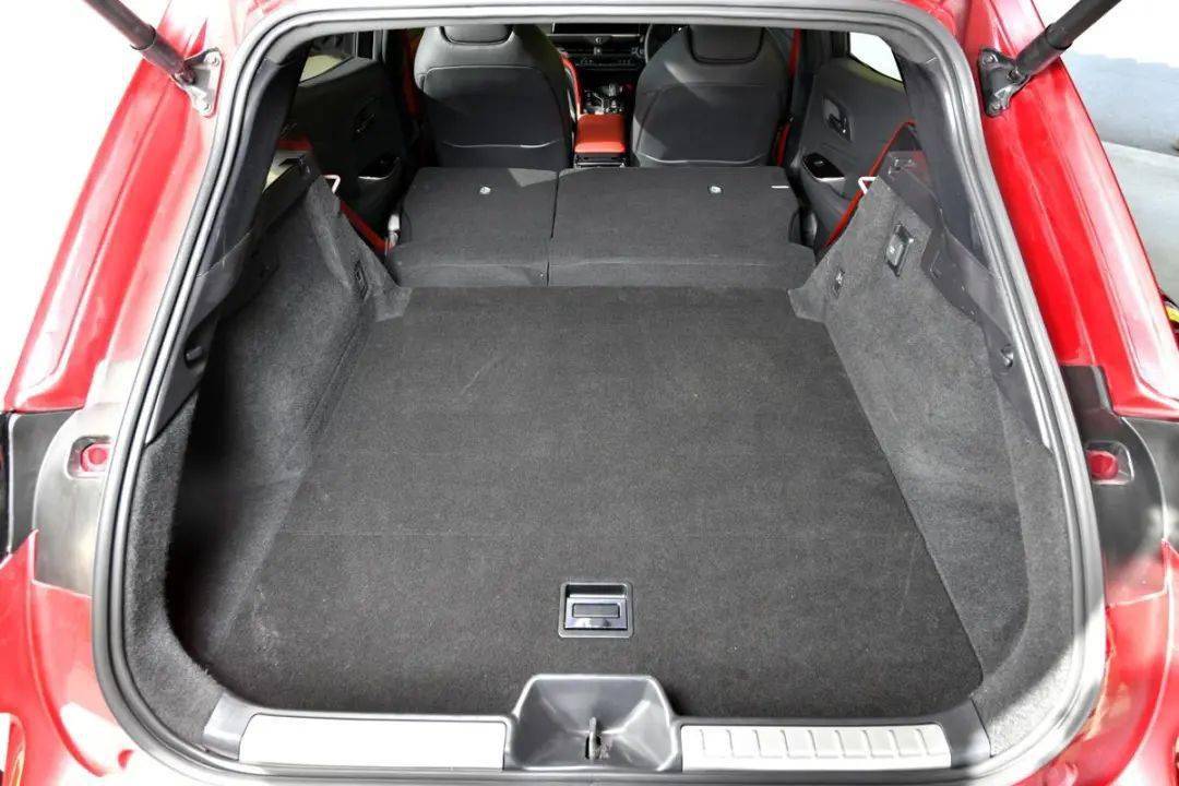 皇冠信用盘平台代理_造型媲美法拉利皇冠信用盘平台代理,2.5L自吸配电机!