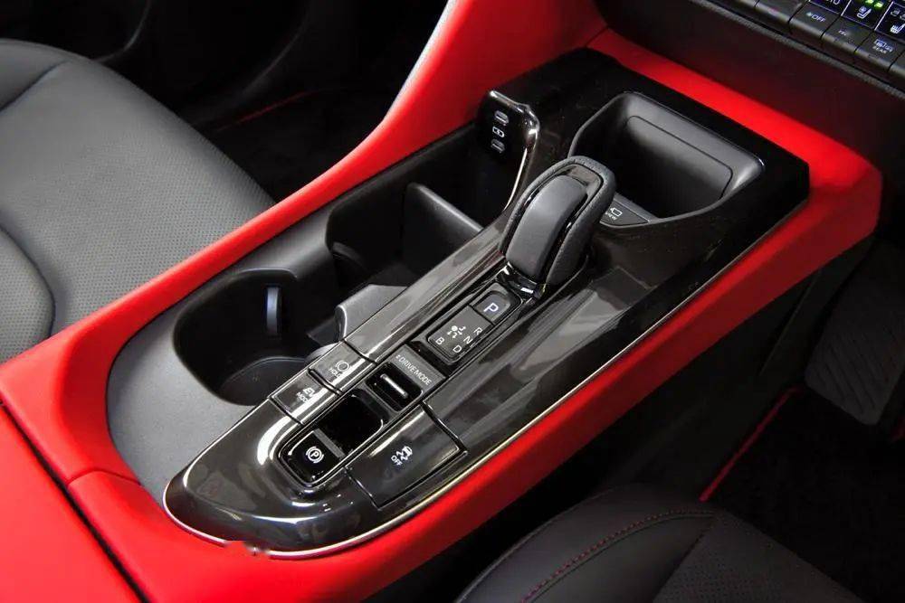 皇冠信用盘平台代理_造型媲美法拉利皇冠信用盘平台代理,2.5L自吸配电机!