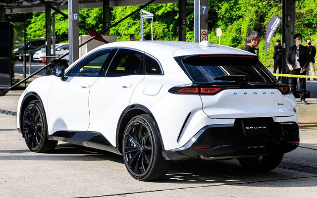 皇冠信用盘登2_丰田皇冠首款SUV皇冠信用盘登2!撞脸法拉利新车 价格媲美奥迪Q5L!