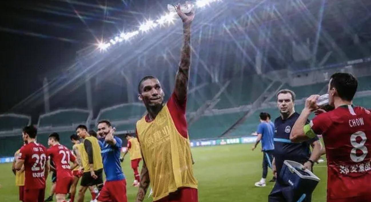 皇冠足球平台代理_哈维尔走,是河南足球的幸事皇冠足球平台代理。这货在河南吹得比干的大