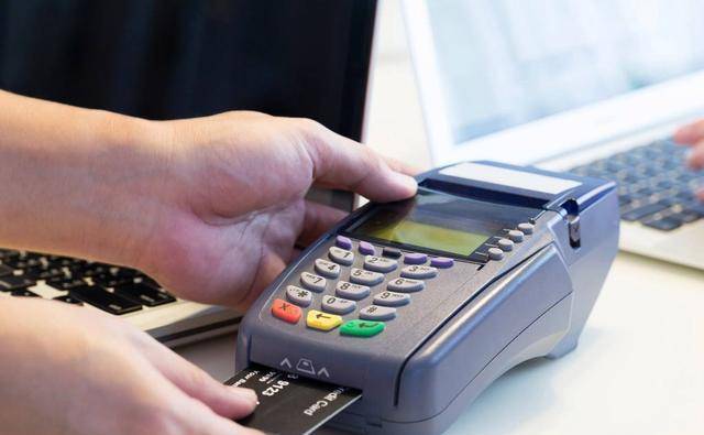 皇冠信用盘在哪里开通_银行卡不要开通短信通知了?许多人并没留意皇冠信用盘在哪里开通,幸好银行员工的提醒