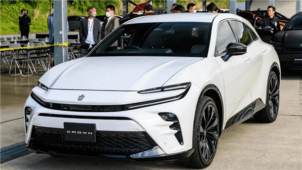 皇冠信用盘登0_买豪华轿跑SUV只能选奔驰宝马皇冠信用盘登0?2.4T的皇冠新车或许值得等