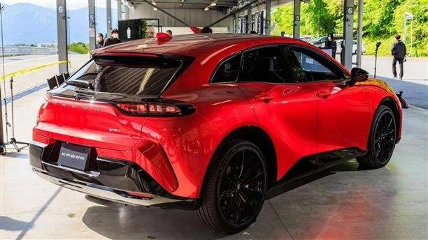 皇冠信用盘登0_买豪华轿跑SUV只能选奔驰宝马皇冠信用盘登0?2.4T的皇冠新车或许值得等