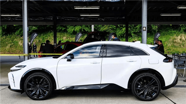 皇冠信用盘登0_买豪华轿跑SUV只能选奔驰宝马皇冠信用盘登0?2.4T的皇冠新车或许值得等