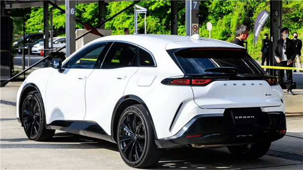 皇冠信用盘登0_买豪华轿跑SUV只能选奔驰宝马皇冠信用盘登0?2.4T的皇冠新车或许值得等