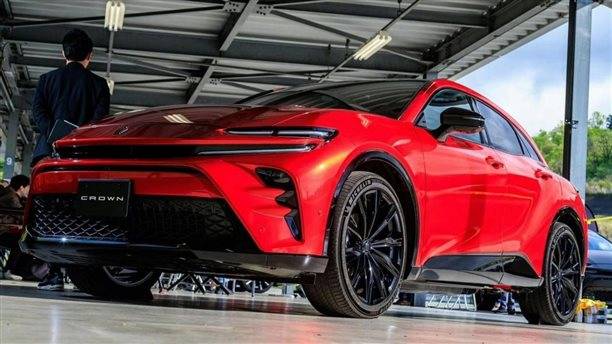 皇冠信用盘登0_买豪华轿跑SUV只能选奔驰宝马皇冠信用盘登0?2.4T的皇冠新车或许值得等