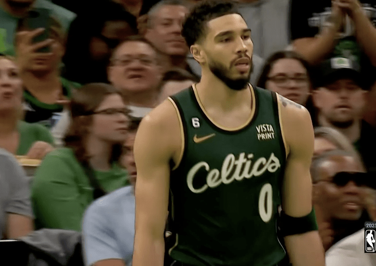 皇冠信用盘登2登3_3-2皇冠信用盘登2登3!费城拿下天王山 登帝连线50+15+13太无解 马克西30+7终爆发