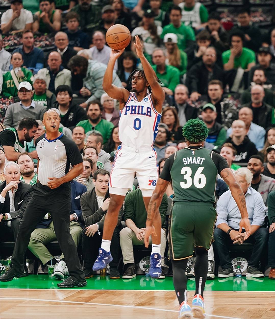 皇冠信用盘登2登3_3-2皇冠信用盘登2登3!费城拿下天王山 登帝连线50+15+13太无解 马克西30+7终爆发