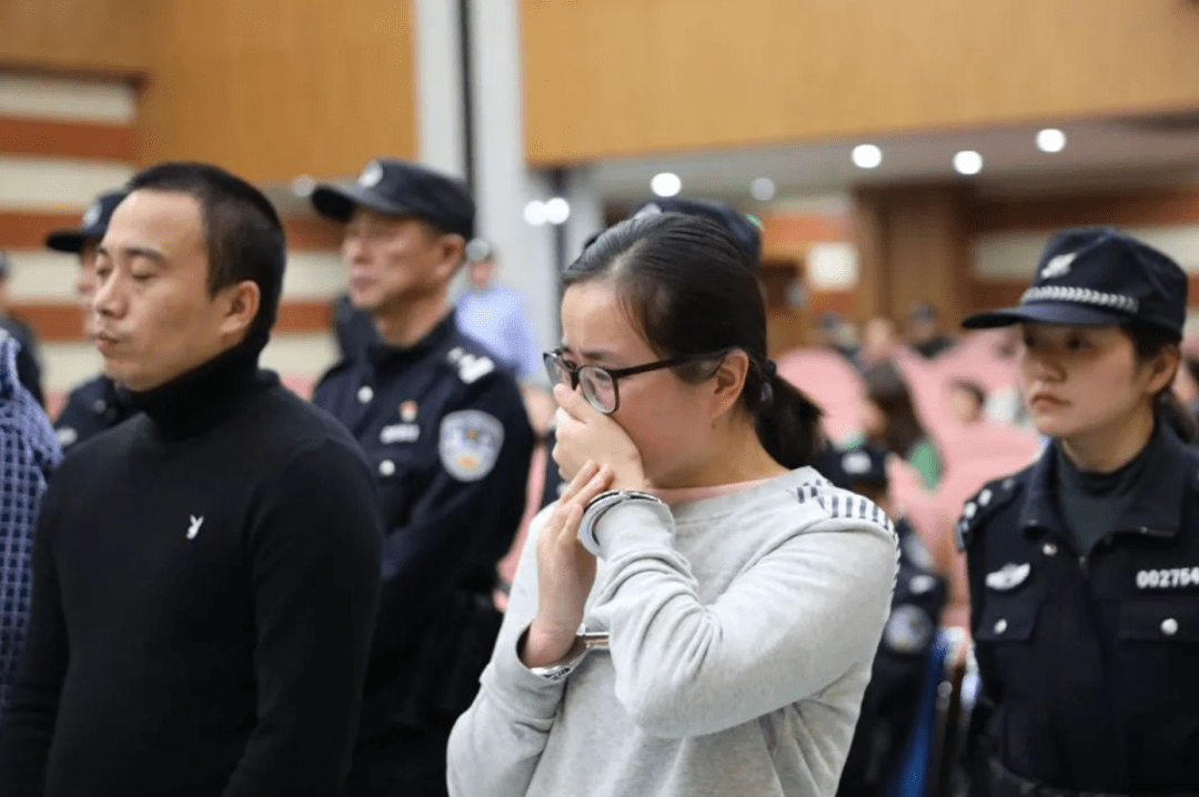 正版皇冠信用盘_安徽90后黑老大杨春燕正版皇冠信用盘,祸害40个家庭,硕士课堂上被抓走