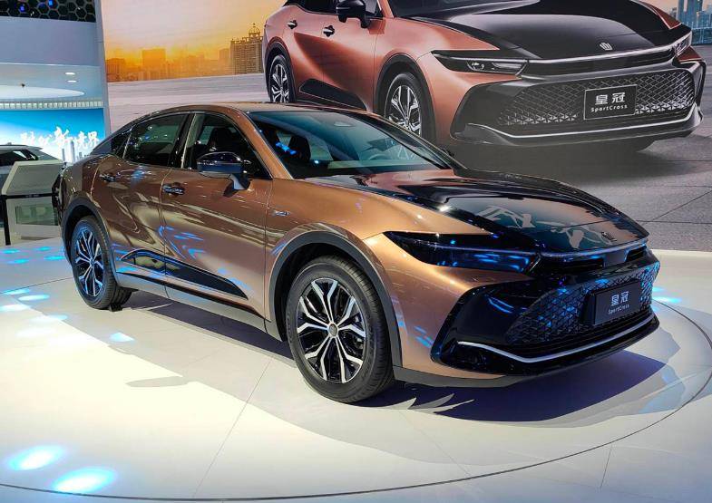 皇冠信用盘开号_丰田旗下最为经典的车皇冠信用盘开号,当年配V8裸车都要90万,逼格不输奥迪A6L