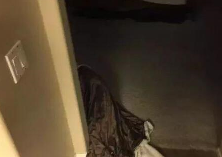 皇冠信用网去哪里弄_半夜醒来发现家里有黑影皇冠信用网去哪里弄,畏畏缩缩跟过去一看,差点笑喷!