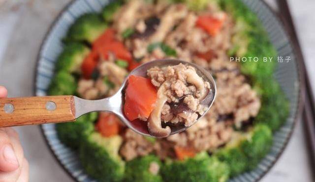 皇冠信用盘怎么弄_西兰花这样做皇冠信用盘怎么弄,给肉都不换,香到舔盘,我家三天两头就吃,特赞