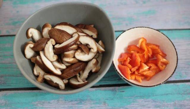 皇冠信用盘怎么弄_西兰花这样做皇冠信用盘怎么弄,给肉都不换,香到舔盘,我家三天两头就吃,特赞