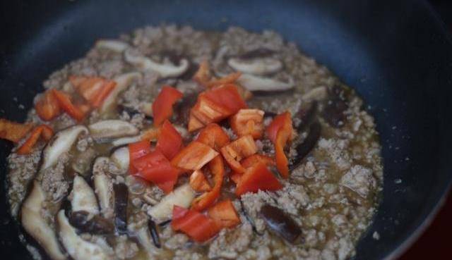 皇冠信用盘怎么弄_西兰花这样做皇冠信用盘怎么弄,给肉都不换,香到舔盘,我家三天两头就吃,特赞