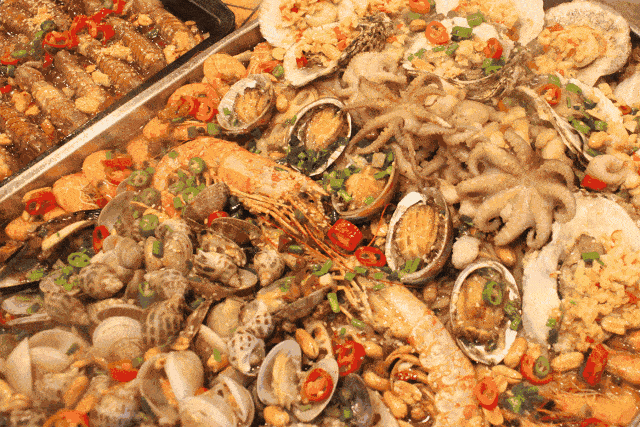 皇冠体育_总要跟爱的人去一次海边吧皇冠体育!| 《南海姑娘》的浪漫指南