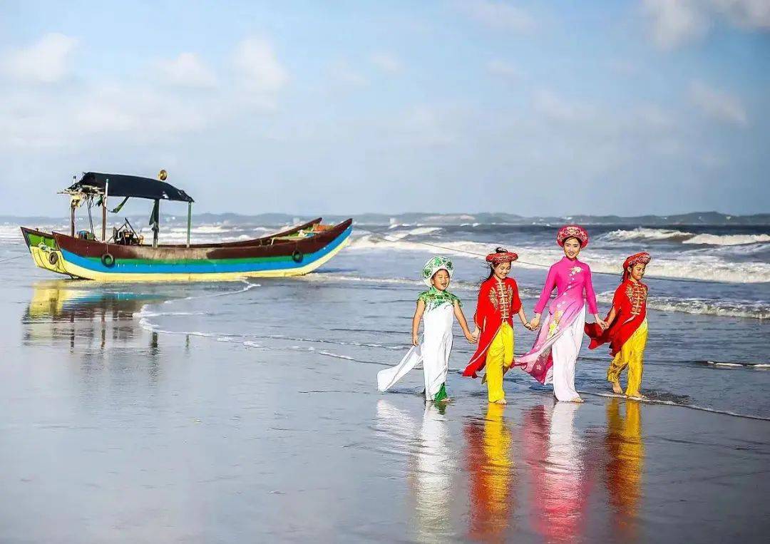 皇冠体育_总要跟爱的人去一次海边吧皇冠体育!| 《南海姑娘》的浪漫指南