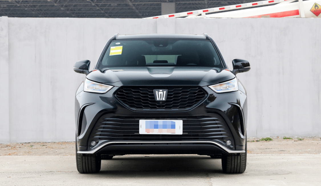 皇冠信用盘平台代理_驾驶体验舒适的一汽丰田皇冠陆放皇冠信用盘平台代理,提成出行感受