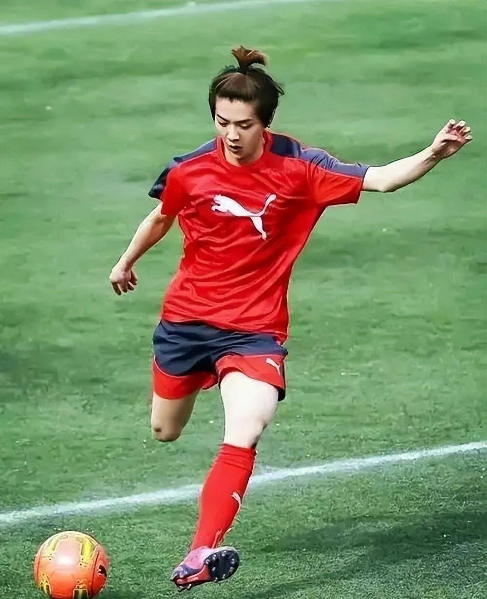 世界杯皇冠足球平台_带你解读鹿晗世界杯皇冠足球平台,“足球鹿”,凭啥可以解说世界杯英格兰对阵伊朗比赛